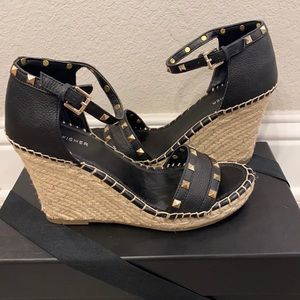 Like new Marc Fisher Black wedge!
